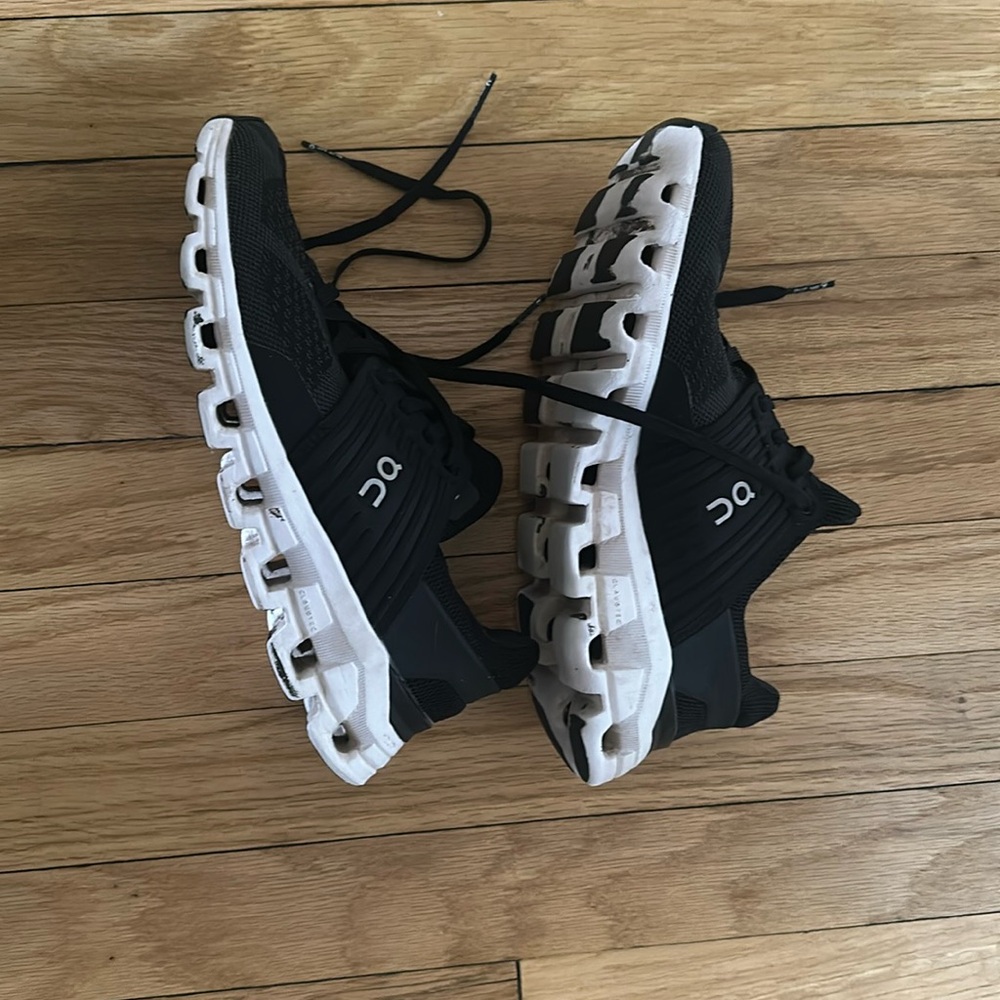 On cloud tennis shoes